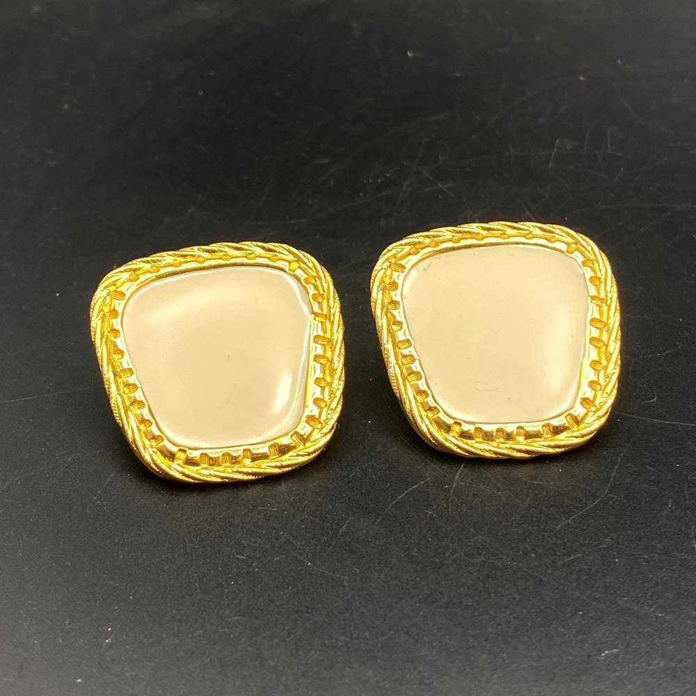 Vintage Avon White/Cream Enamel and Gold Tone Earrings Pierced ears